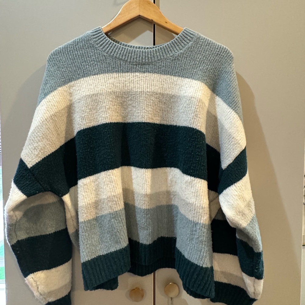 Hollister Blue and White Crew Neck Sweater